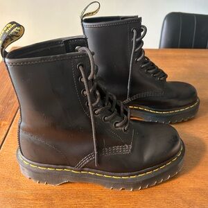 New Doc Martens size 7 ladies / size 6 men’s
